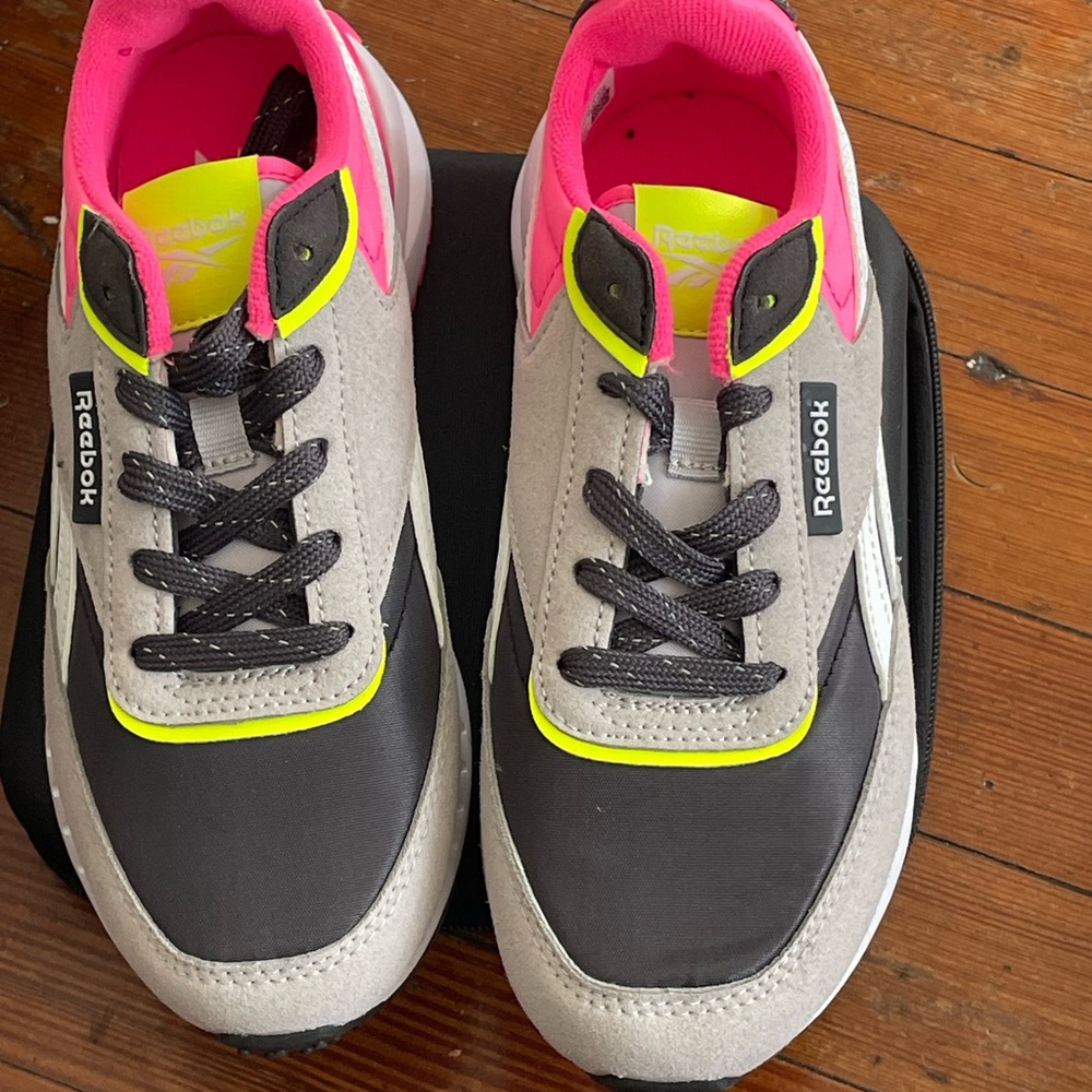 Reebok Limited Edition Sz 2